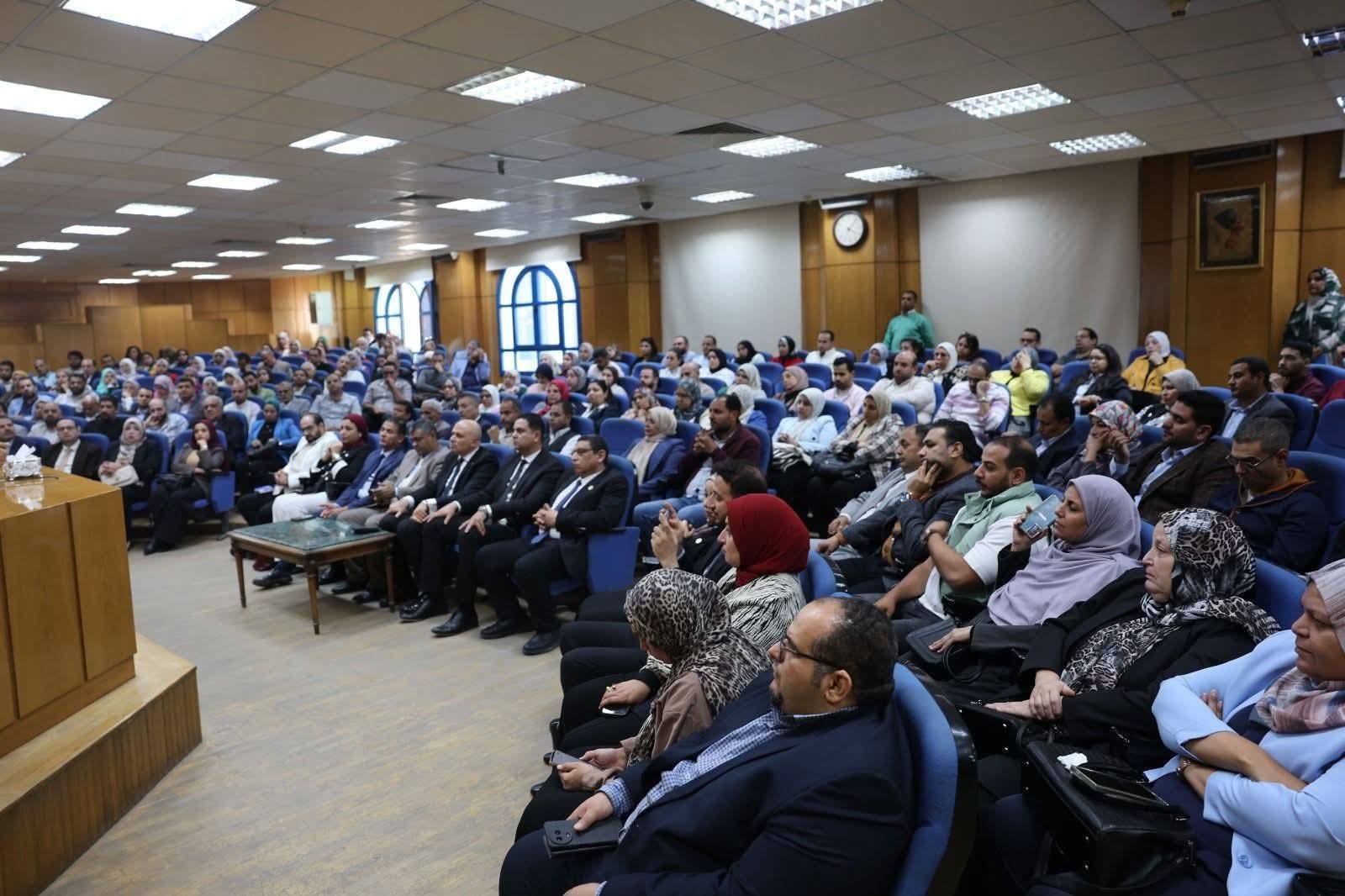 فى الاجتماع الدوري للجنة التنسيقية لمنظومة التأمين الصحي الشامل، برئاسة الدكتور خالد عبدالغفار، نائب رئيس مجلس الوزراء وزير الصحة والسكان، تم  استعراض الخريطة الصحية لمحافظة المنيا،